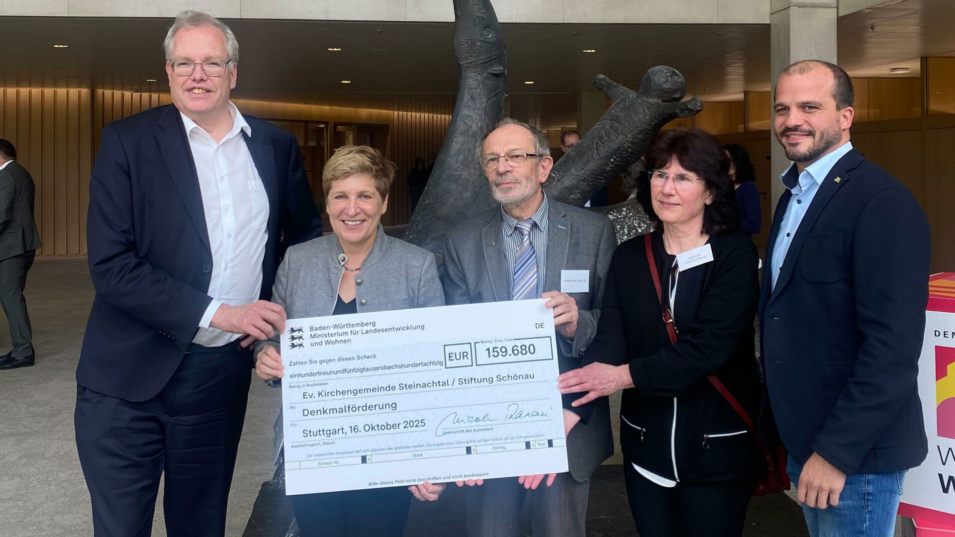  Scheckberreichung fr die Stadtkirche Schnau