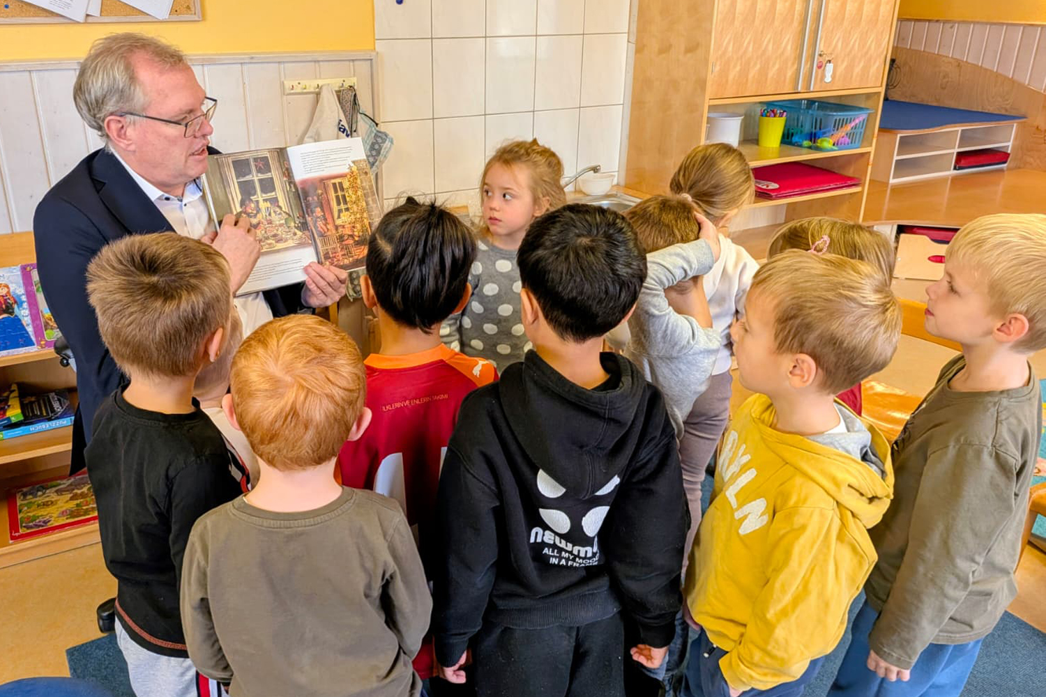 Seit vielen Jahren beim bundesweiten Vorlesetag mit dabei: Dr. Albrecht Schtte MdL.