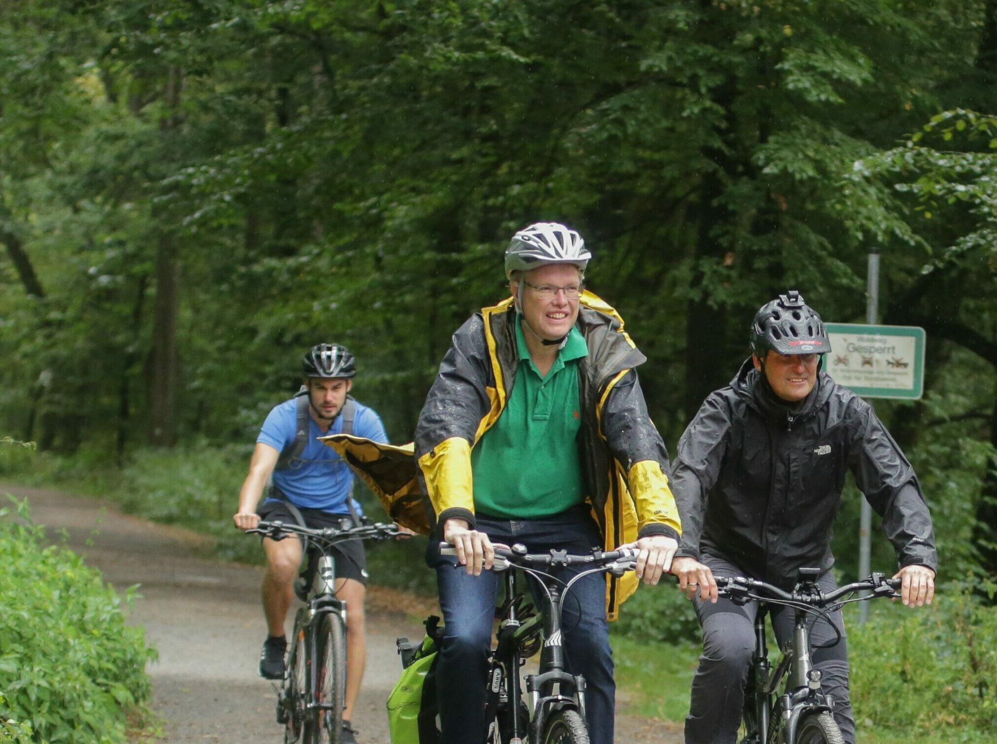 Dr. Albrecht Sch�tte beim Fahrradfahren (Foto: Team Sch�tte)