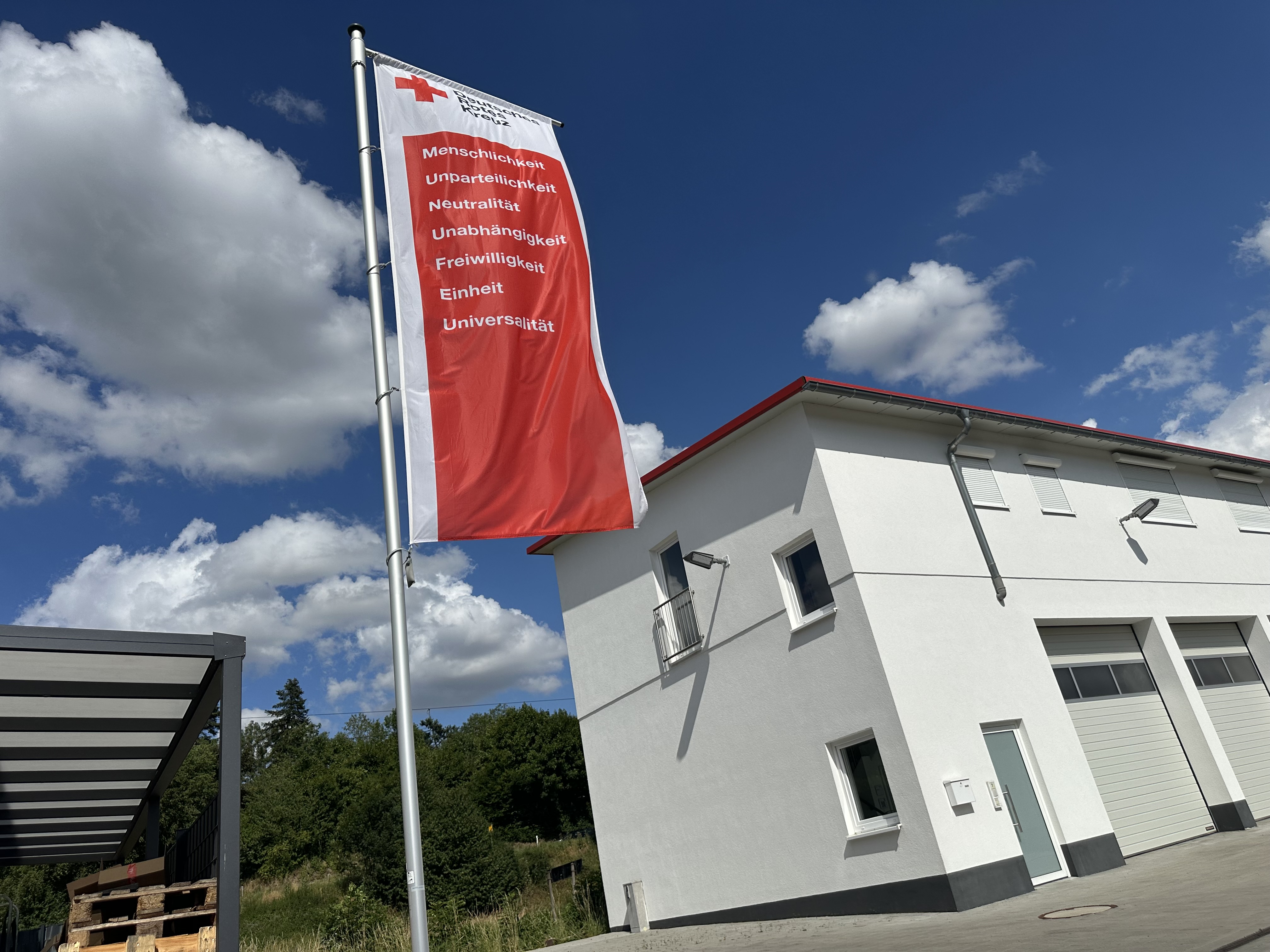Symbolbild: Rettungswache des DRK in Reihen (Foto: Team Sch�tte)